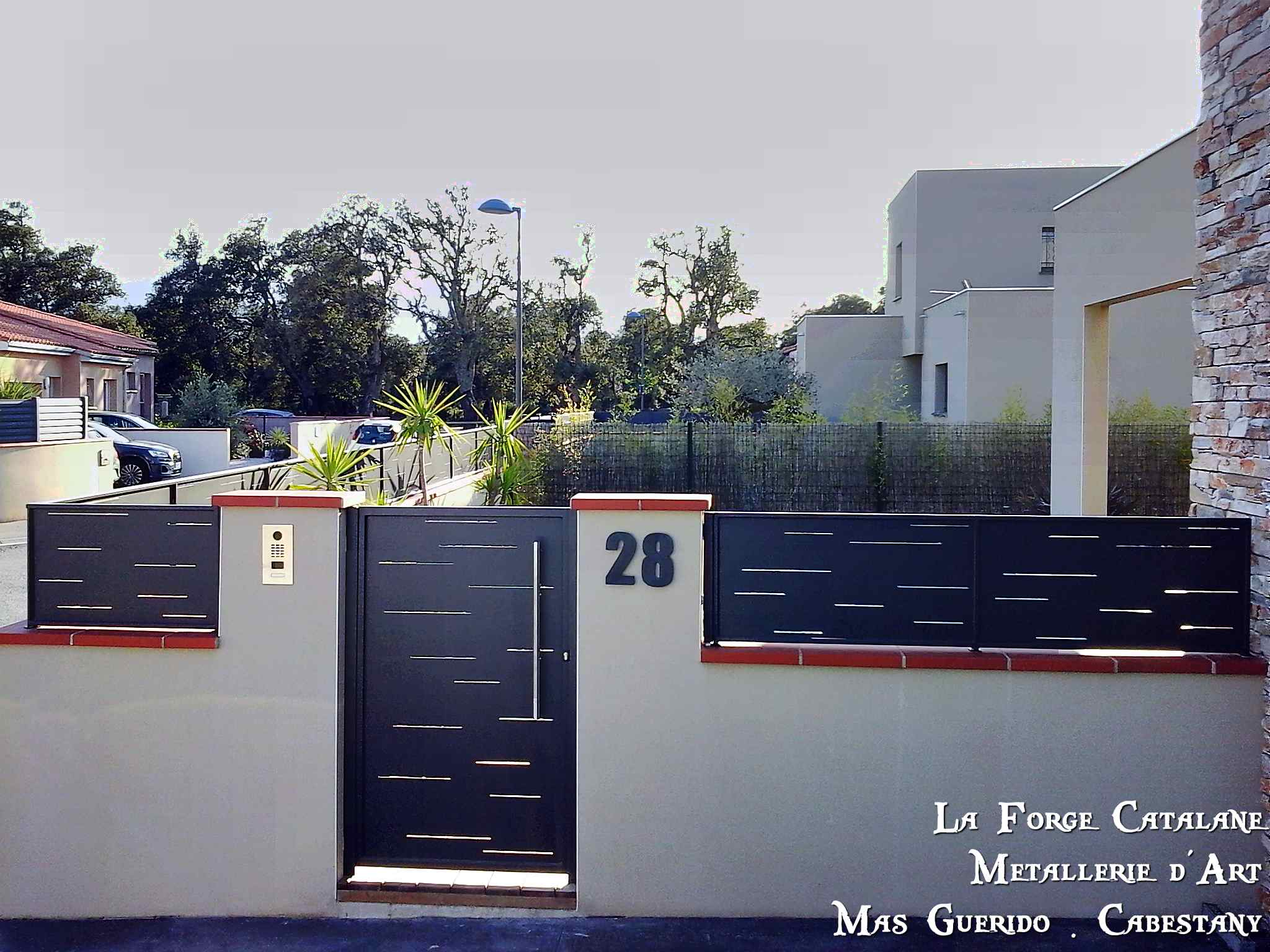 cloture portillon decoupe laser traits horizontaux thermo Forge Catalane 3.jpg